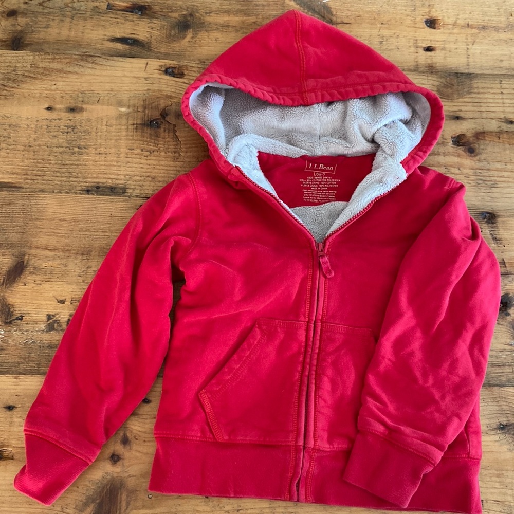 Kids LLBean Red lined zip up hoodie with pockets. Sz 6x-7. Excellent condition.